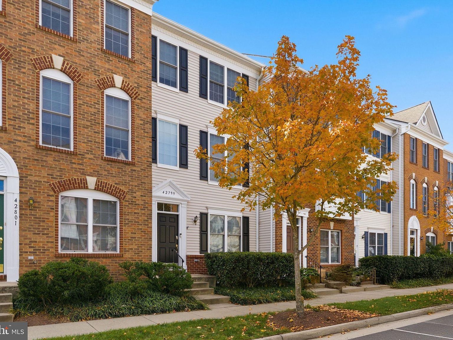 42799 Sykes Ter Chantilly, VA 20152 - Thumbnail 2