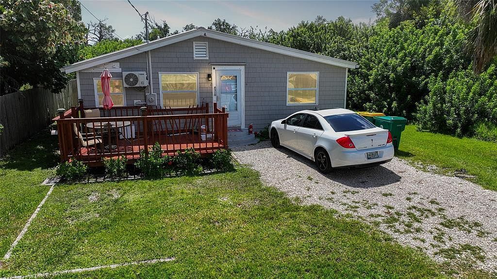 4310 Commercial St Pt Charlotte, FL 33953 - Thumbnail 2