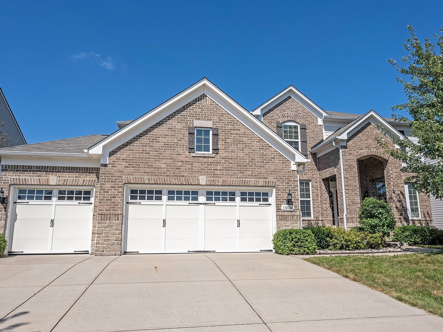 13086 Avon Cross Way Fishers, IN 46037 - Thumbnail 2