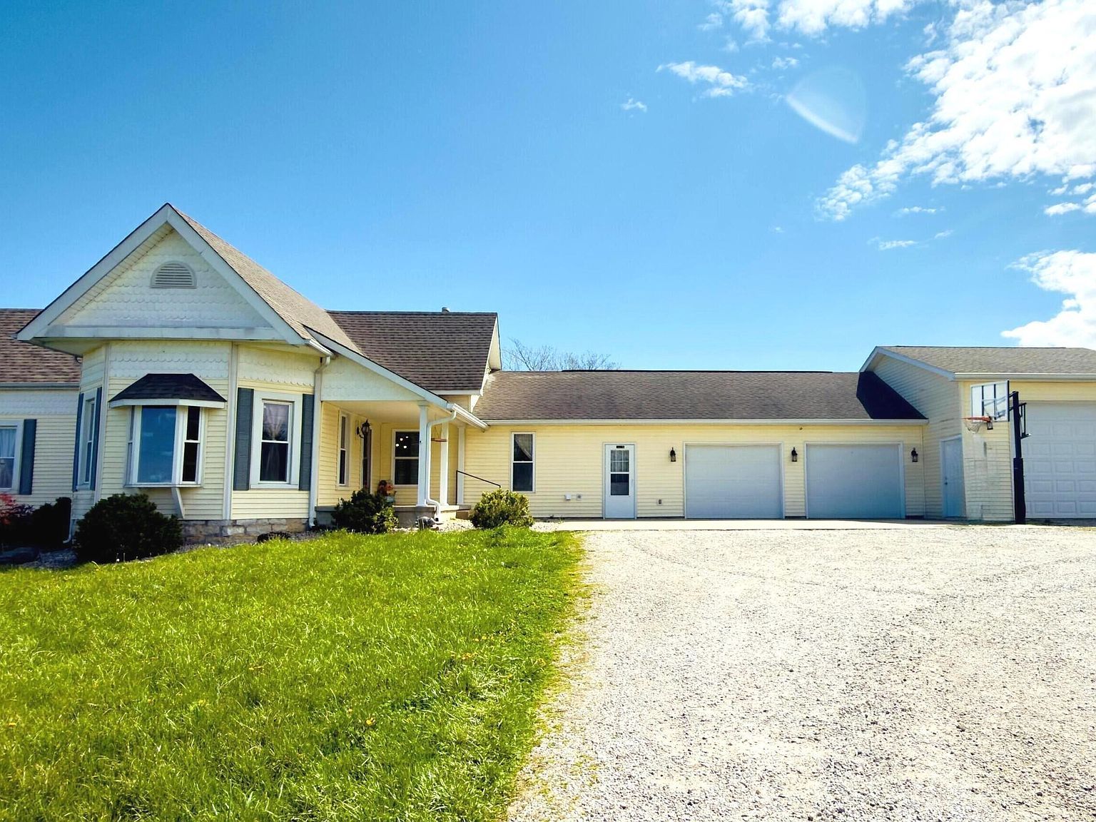 15241 E Jackson Rd Hope, IN 47246  | Single Family