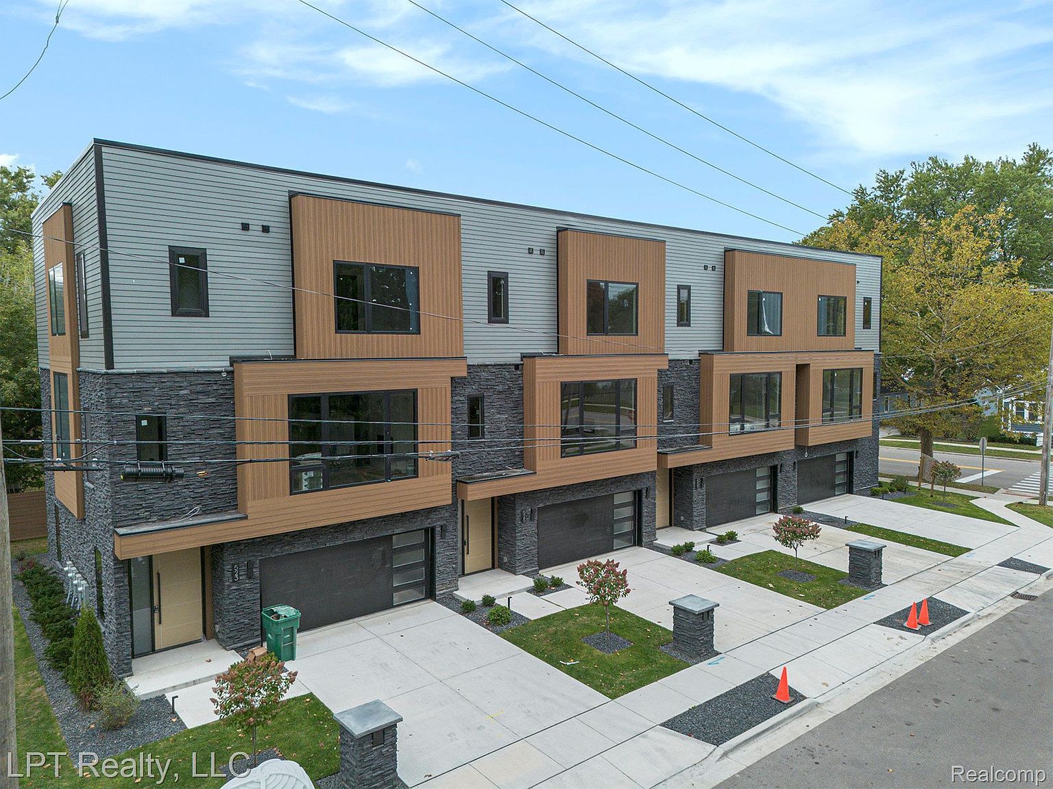 525 Walnut St Brighton, MI 48116 - Thumbnail 2