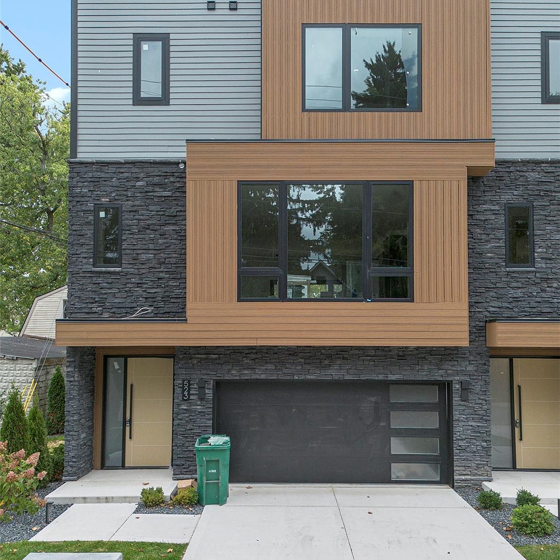 523 Walnut St Brighton, MI 48116 - Thumbnail 2