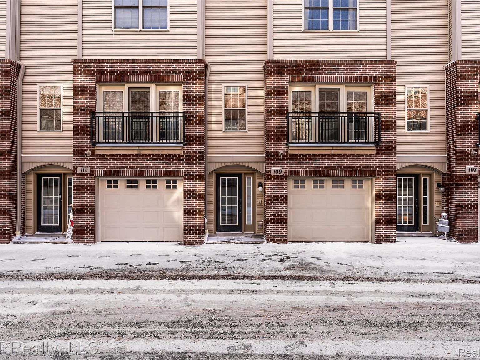 109 S 2nd St Brighton, MI 48116 - Thumbnail 2