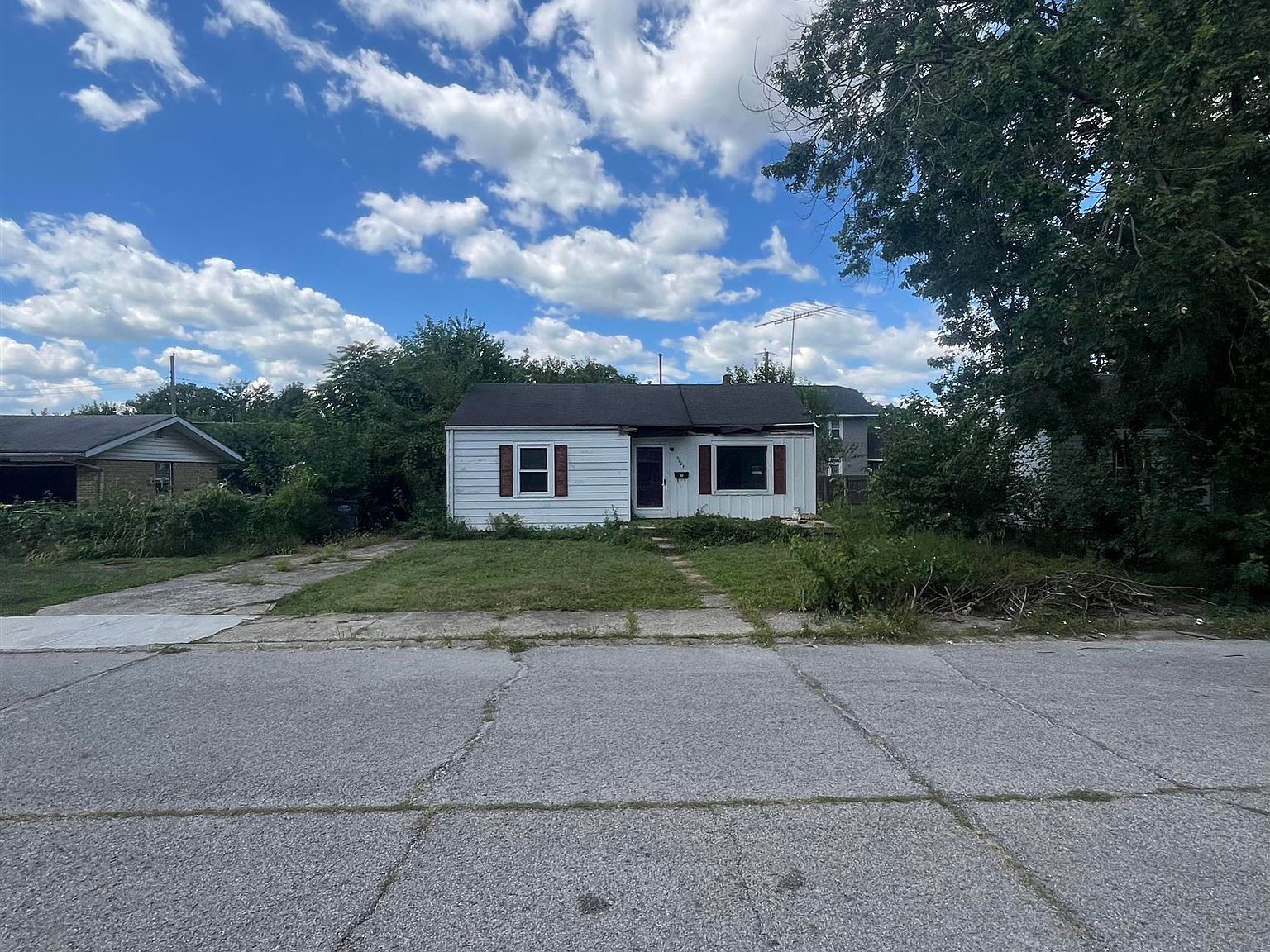 3025 Saint Charles St Anderson, IN 46016 - Thumbnail 2