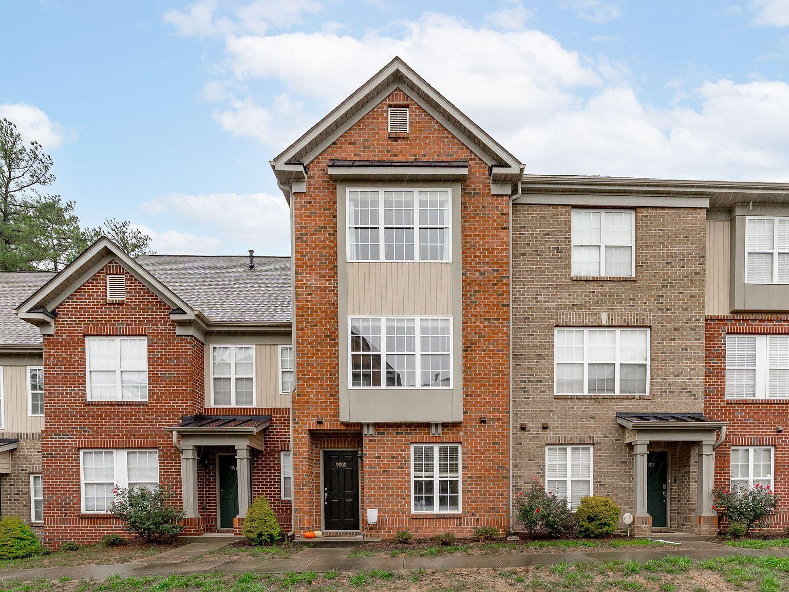 9909 Grettle Ct Raleigh, NC 27617 - Thumbnail 2