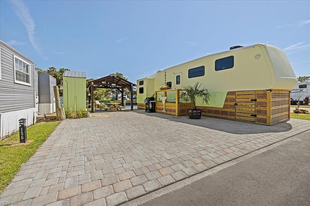 3665 Sandpiper Rd #157 Virginia Beach, VA 23456 - Thumbnail 2