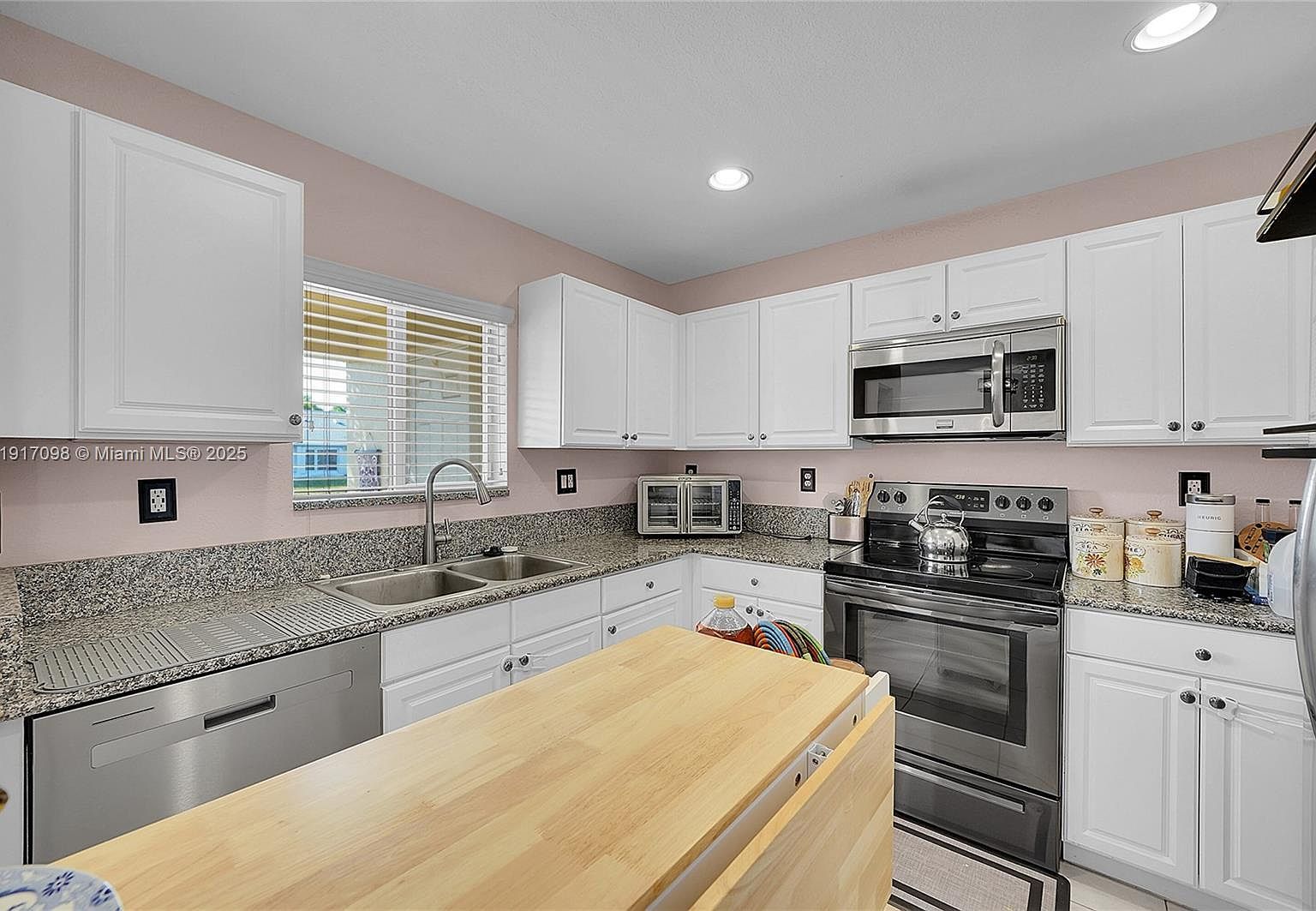 5933 Glasgow Way Tamarac, FL 33321 - Thumbnail 2