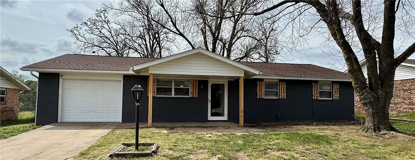 1810 S Beth Dr Rogers, AR 72758  | Single Family