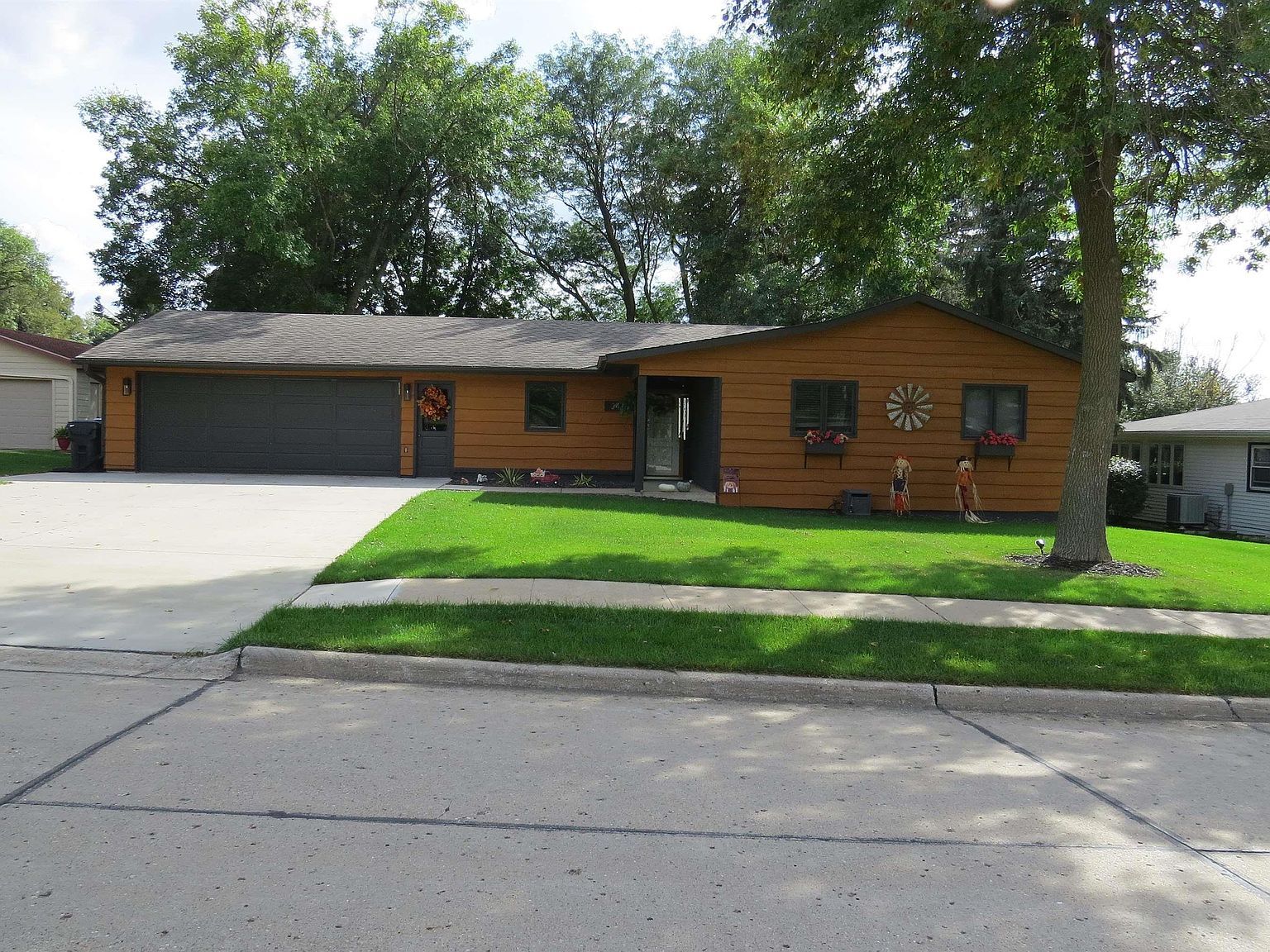 34 Prospect St SW Le Mars, IA 51031 - Thumbnail 2
