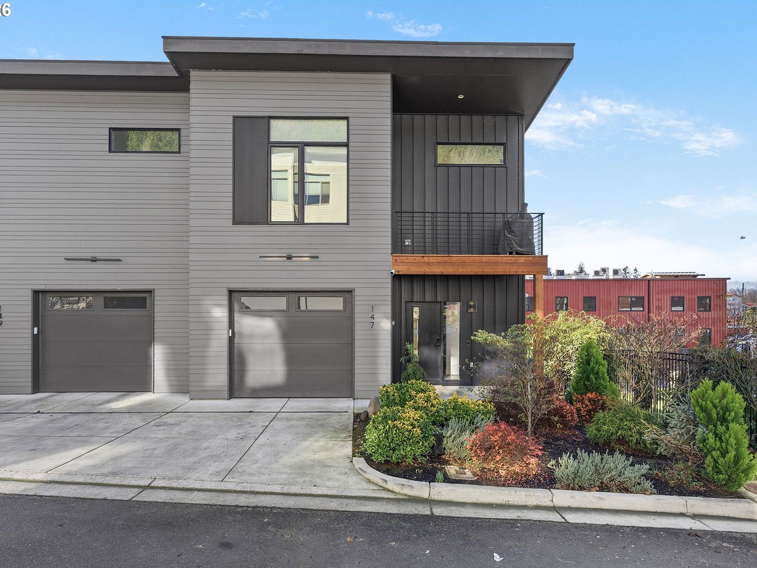 147 Shelton McMurphey Blvd Eugene, OR 97401 - Thumbnail 2