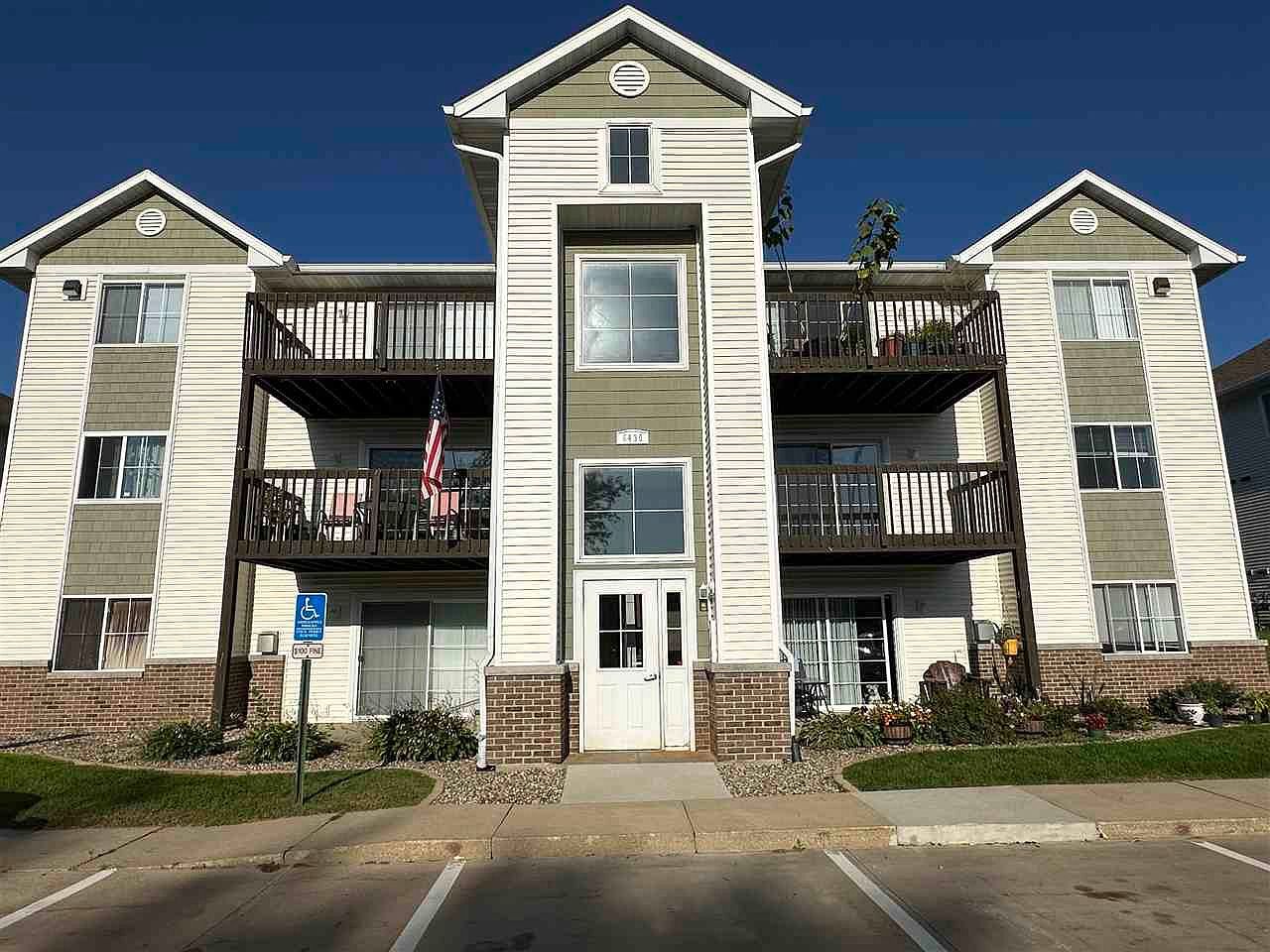 6430 Creekside Dr NE UNIT 4 Cedar Rapids, IA 52402 - Thumbnail 2