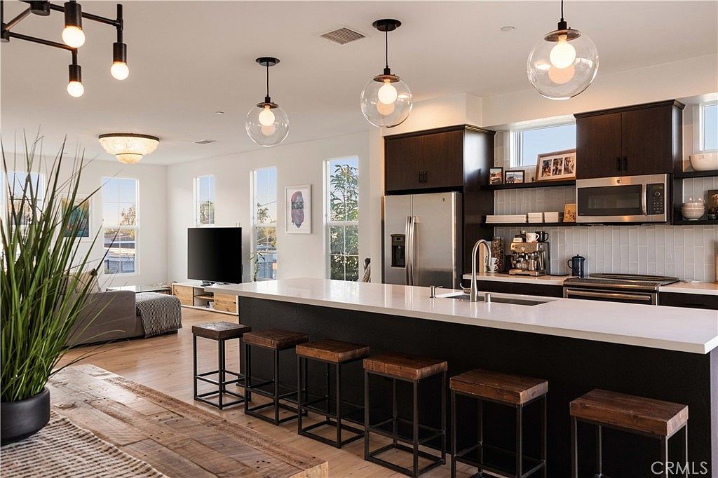 2023 Placentia Ave Costa Mesa, CA 92627 - Thumbnail 2