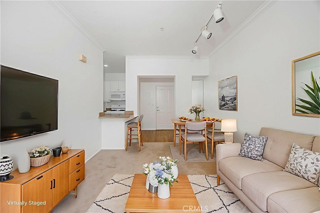 2114 Watermarke Pl Irvine, CA 92612 - Thumbnail 2