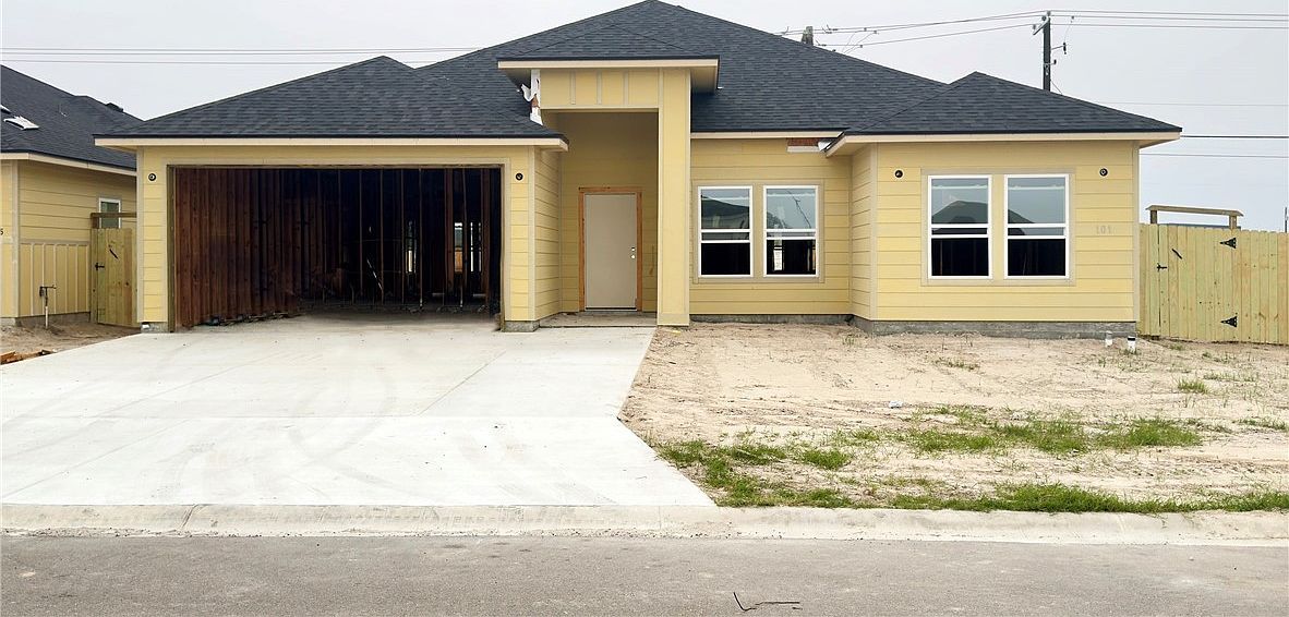 101 Traditions Dr Rockport, TX 78382 - Thumbnail 2