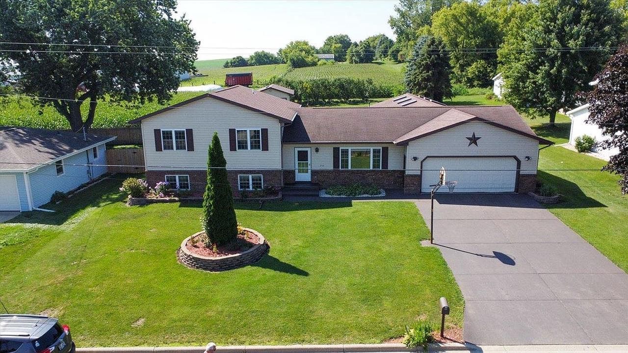 131 West St Dane, WI 53529 - Thumbnail 2