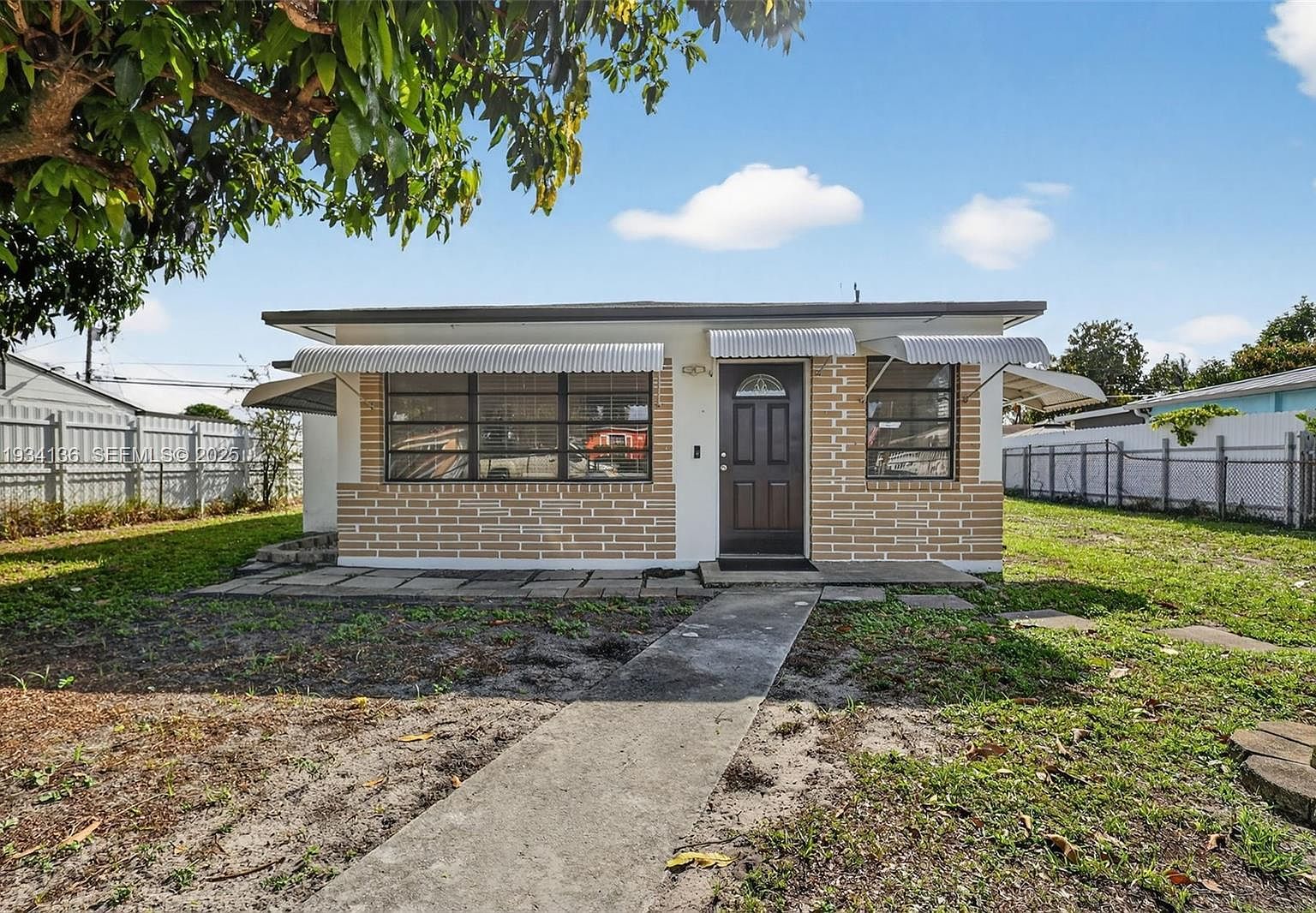 2440 NW 152nd Ter Miami Gardens, FL 33054 - Thumbnail 2