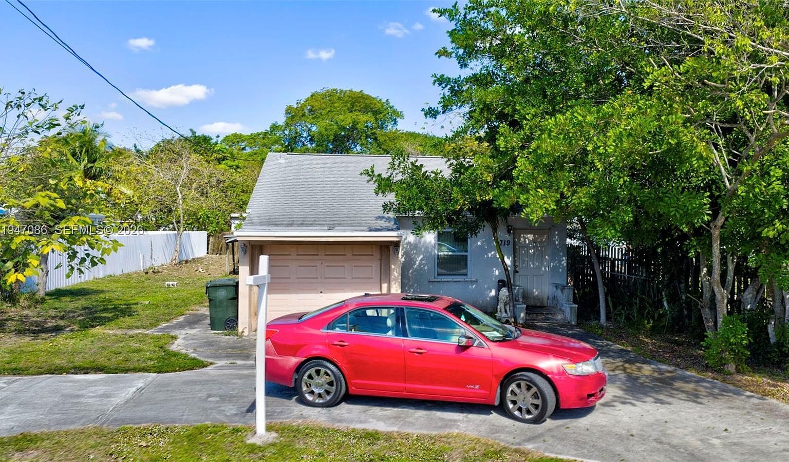 719 NE 37th St Oakland Park, FL 33334 - Thumbnail 2