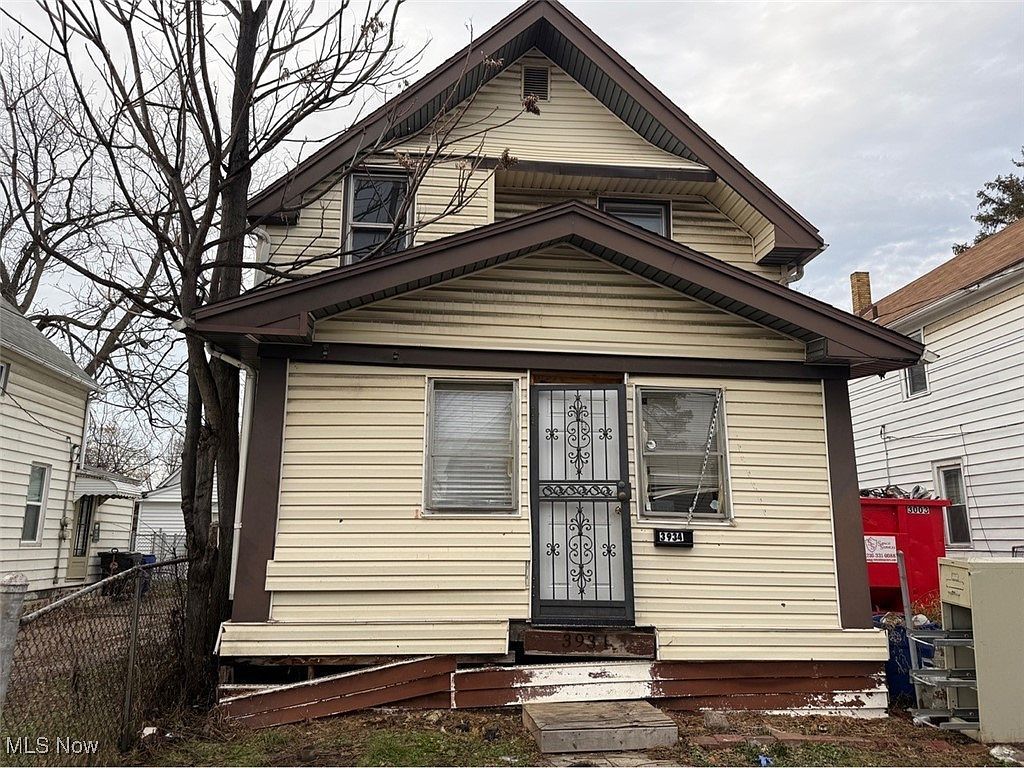 3934 Arnold Ct Cleveland, OH 44109 - Thumbnail 2