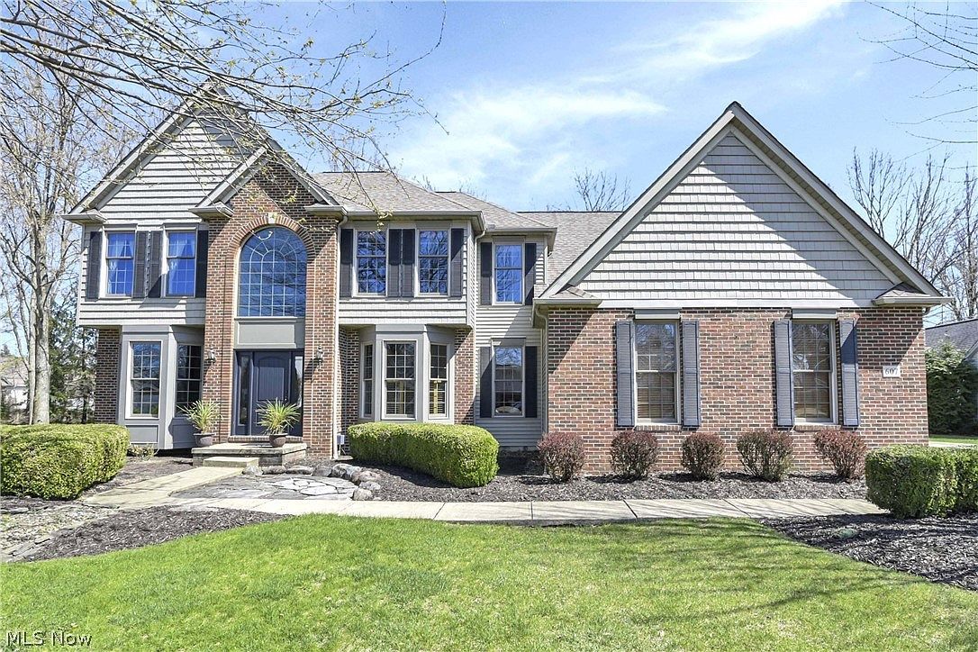 607 Parkside Dr Avon Lake, OH 44012  | Single Family