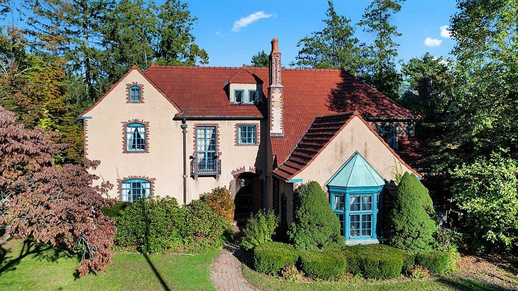 283 Longhill St Springfield, MA 01108 - Thumbnail 2