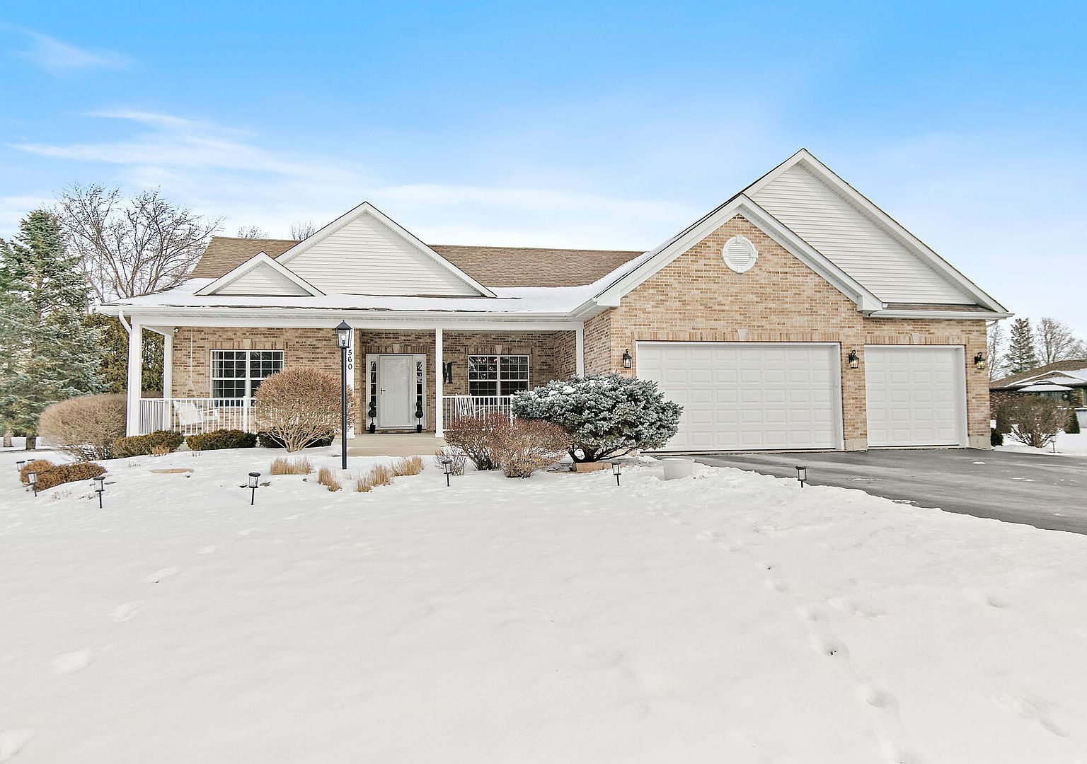 560 Ellen Ct Woodstock, IL 60098 - Thumbnail 2