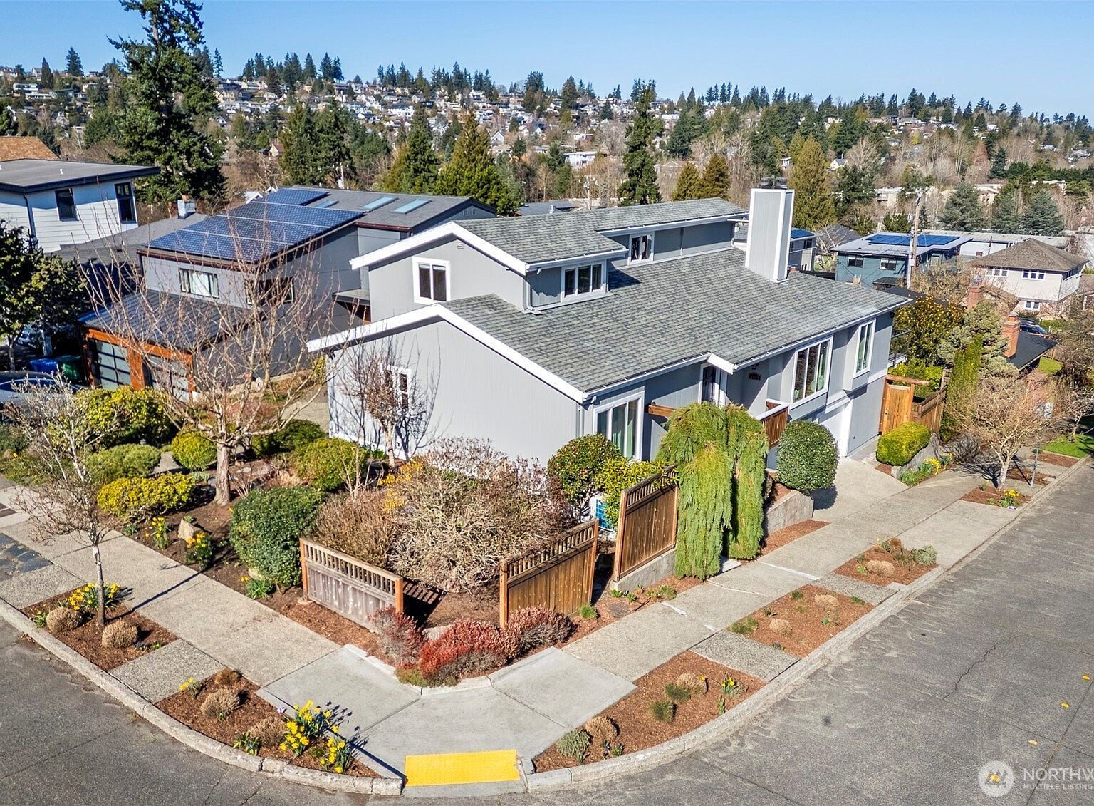 6001 60th Ave NE Seattle, WA 98115 - Thumbnail 2