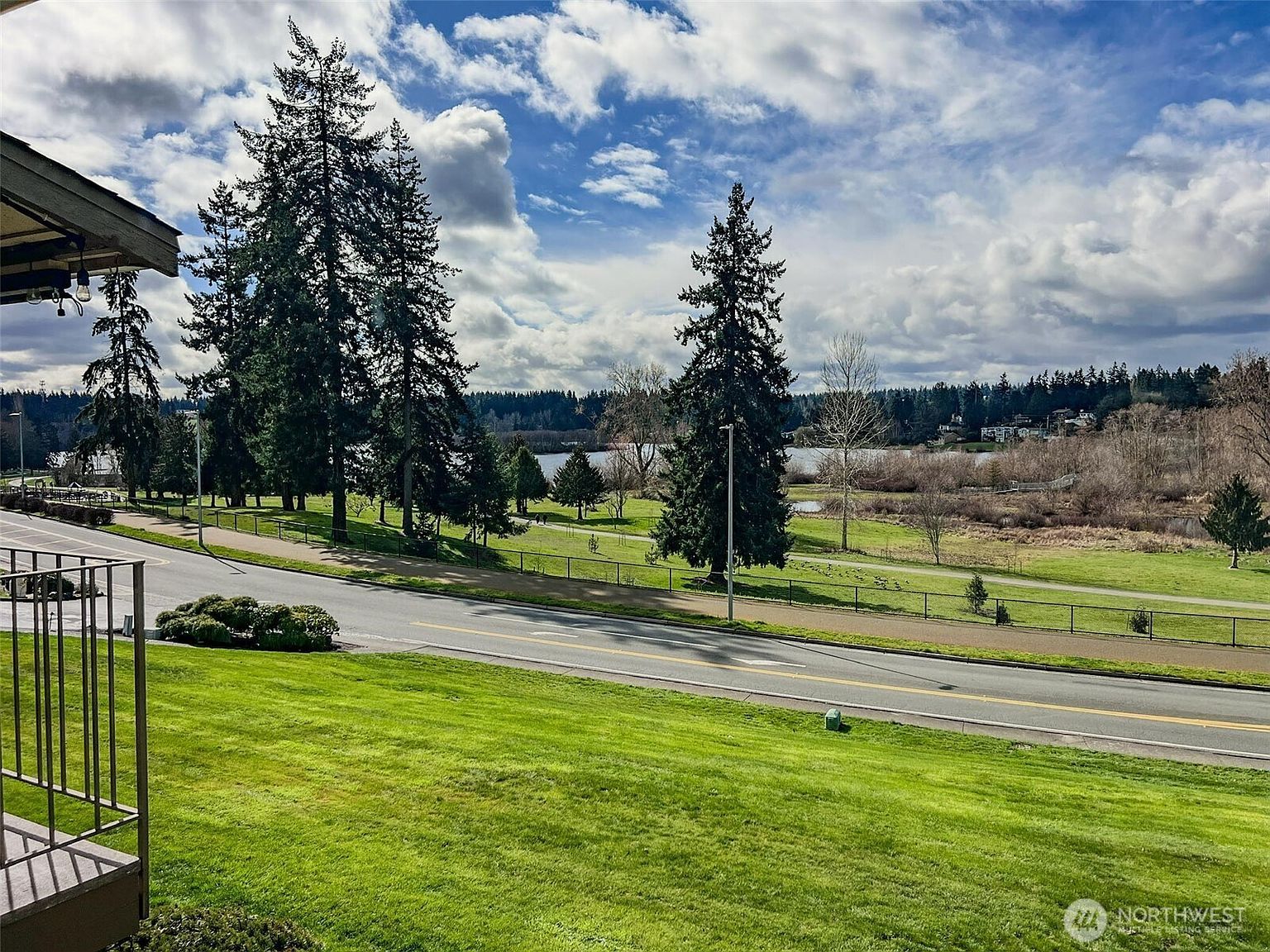23305 Lakeview Dr Unit C204 Mountlake Terrace, WA 98043 - Thumbnail 2