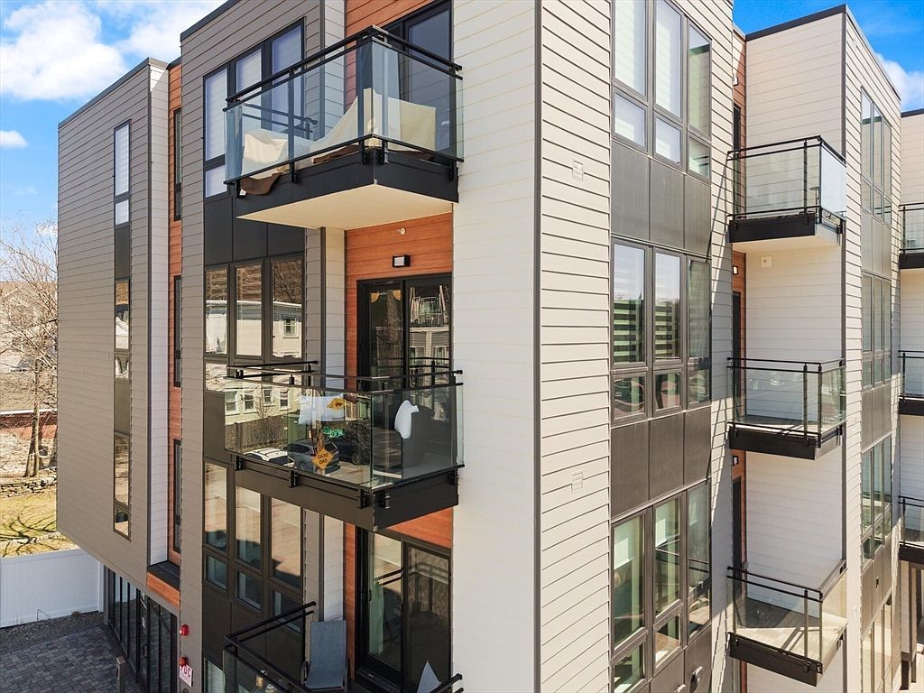 11 Tafthill Ter #4 Roslindale, MA 02131  | Condominium