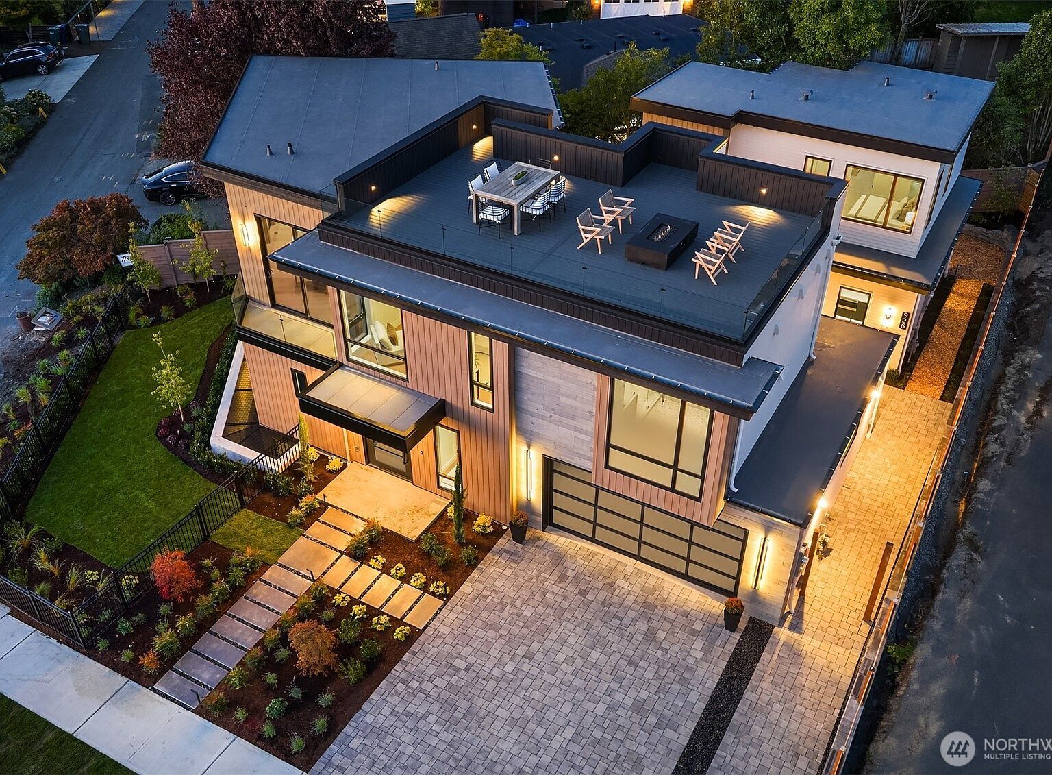 928 18th Ave W Kirkland, WA 98033 - Thumbnail 2