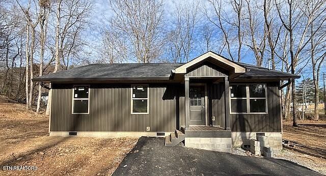 503 Hillcrest St Clinton, TN 37716 - Thumbnail 2