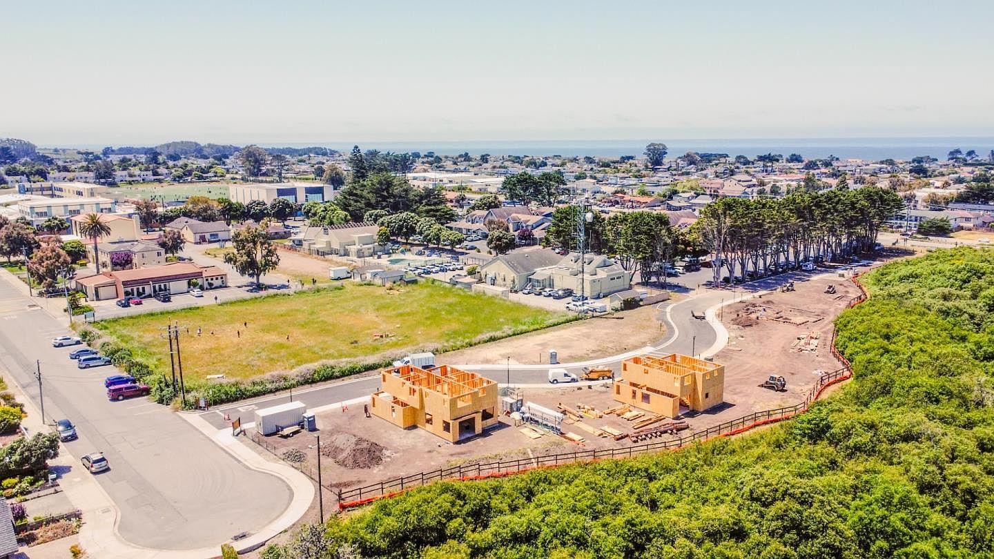 577 Creekside Ct Half Moon Bay, CA 94019 - Thumbnail 2