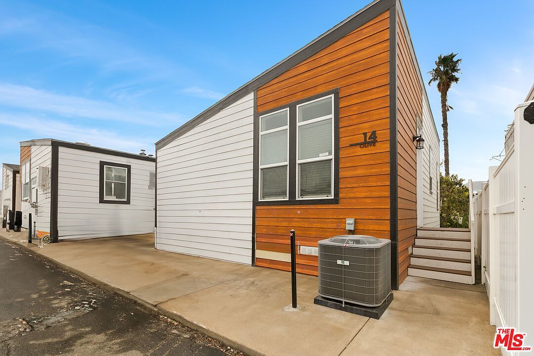 8250 Lankershim Blvd #192 North Hollywood, CA 91605 - Thumbnail 2