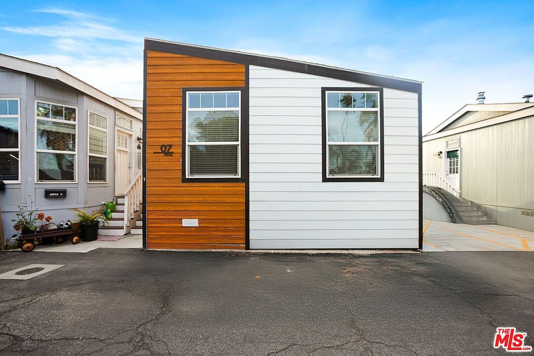 8250 Lankershim Blvd #29 North Hollywood, CA 91605 - Thumbnail 2