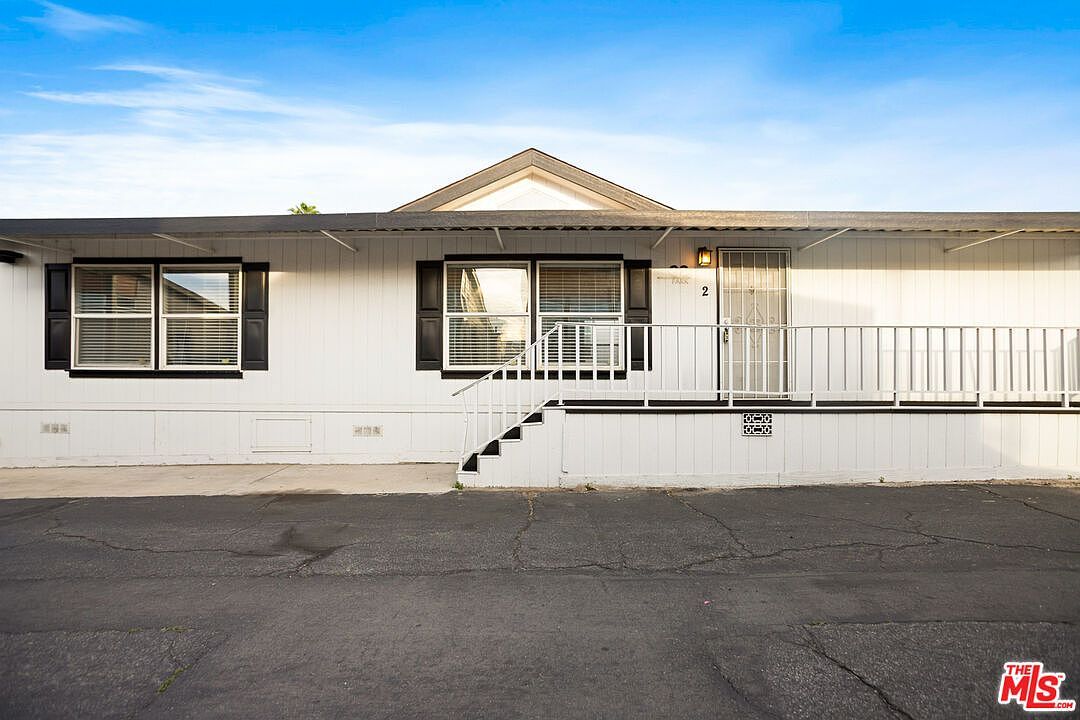 8250 Lankershim Blvd #33 North Hollywood, CA 91605 - Thumbnail 2