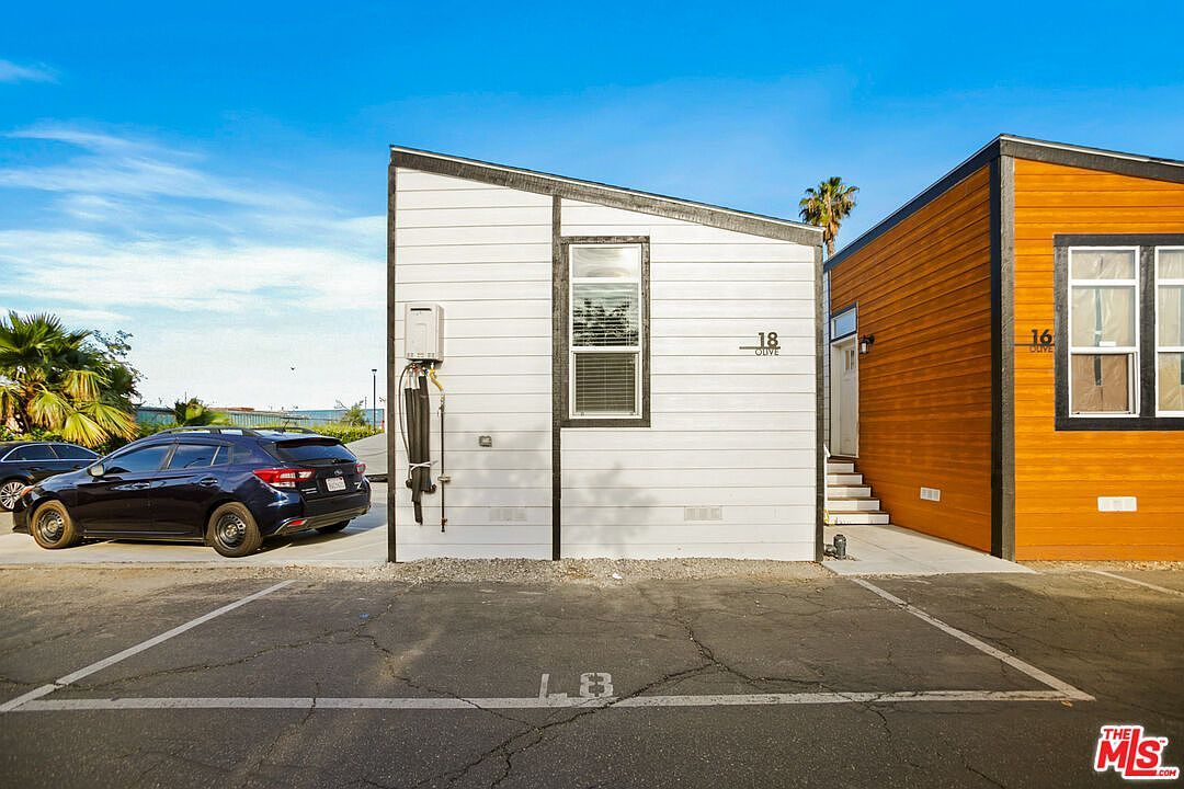 8250 Lankershim Blvd #196 North Hollywood, CA 91605 - Thumbnail 2