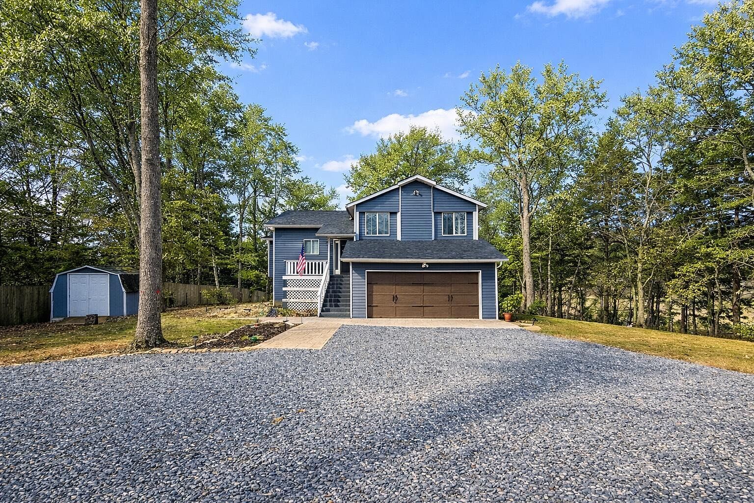 983 Lake Ridge Dr Dandridge, TN 37725 - Thumbnail 2