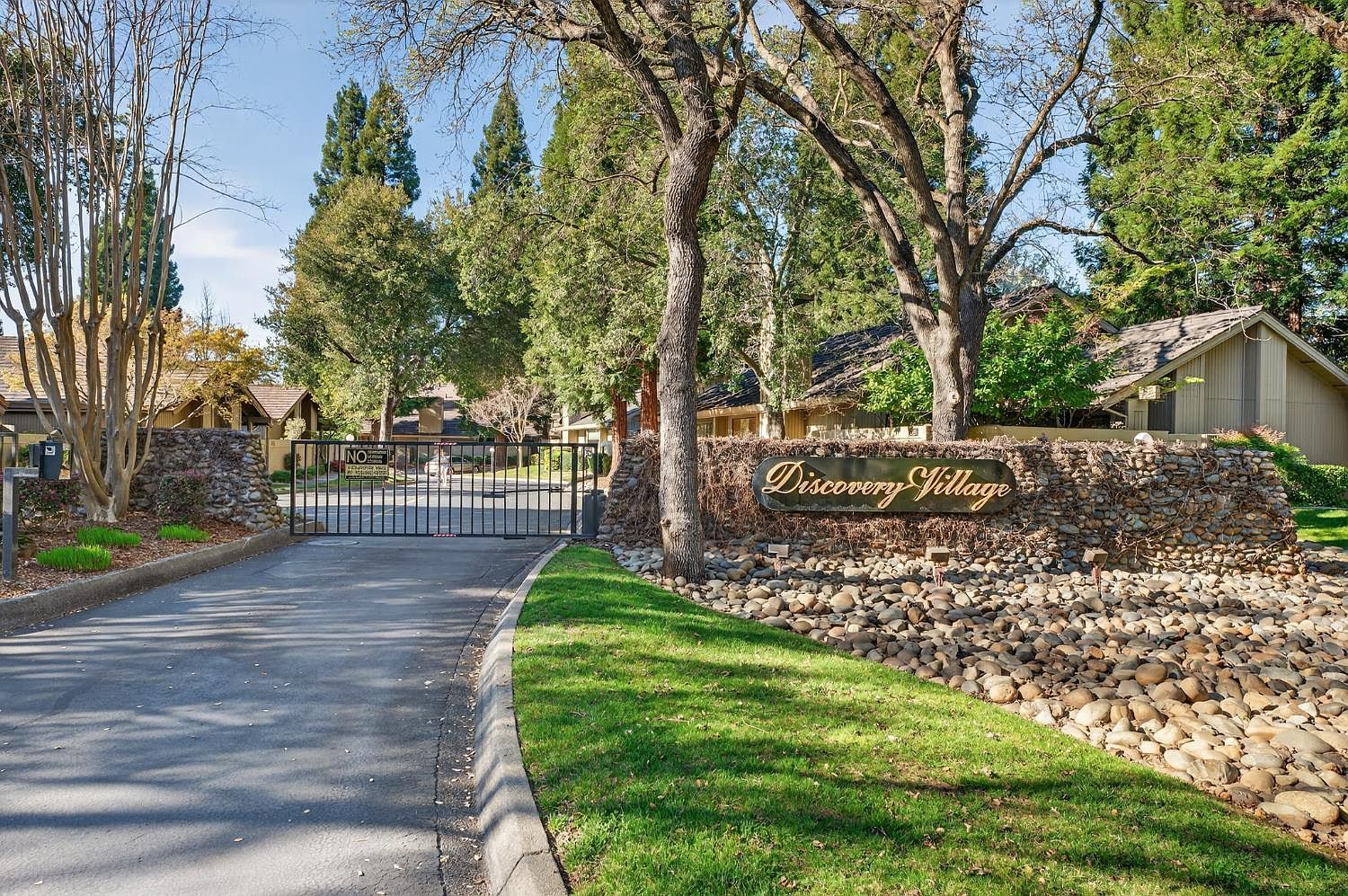 1911 Discovery Village Ln Gold River, CA 95670 - Thumbnail 2