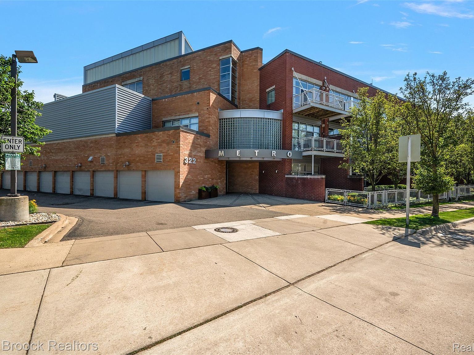 322 E Harrison Ave UNIT 18 Royal Oak, MI 48067 - Thumbnail 2