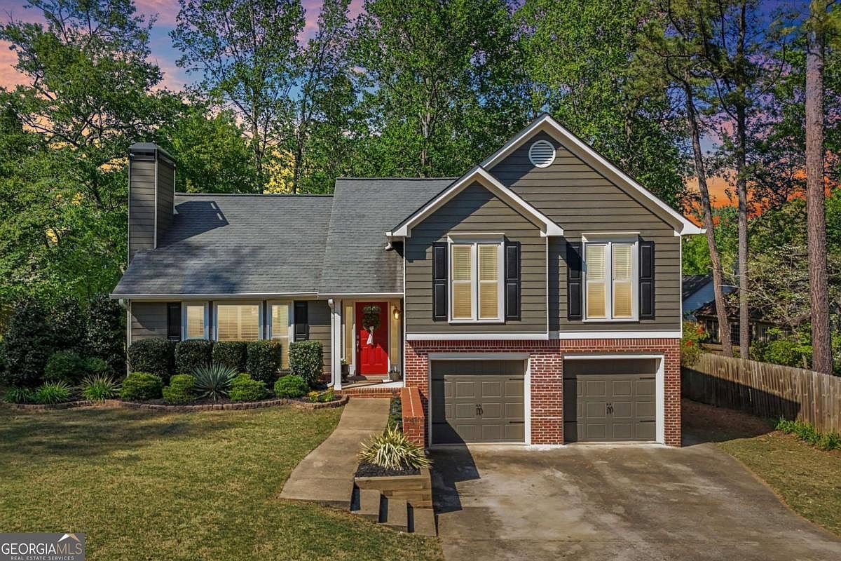 649 Radford Cir Woodstock, GA 30188  | Single Family