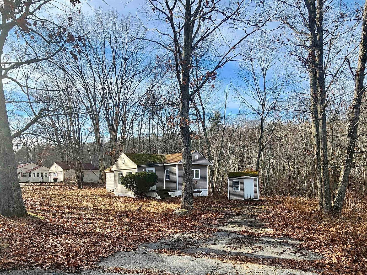 335 Raymond Rd Chester, NH 03036 - Thumbnail 2