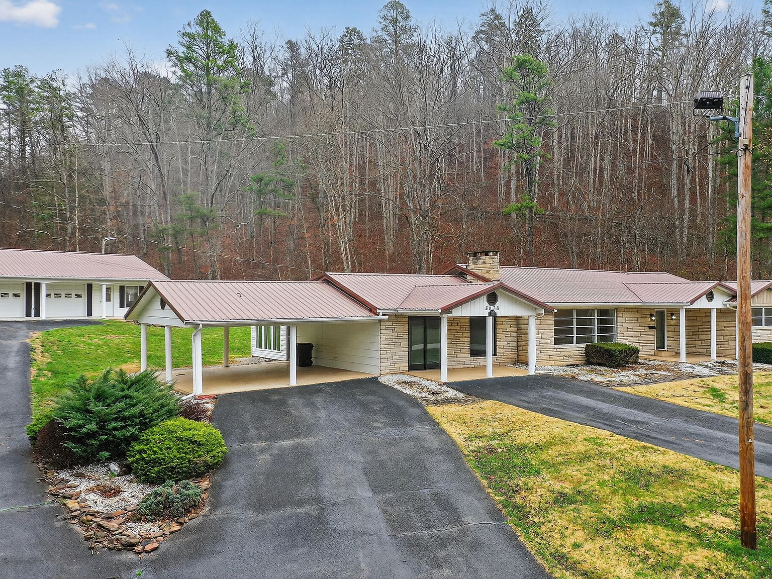 8076 Highway 638 Manchester, KY 40962  | Single Family