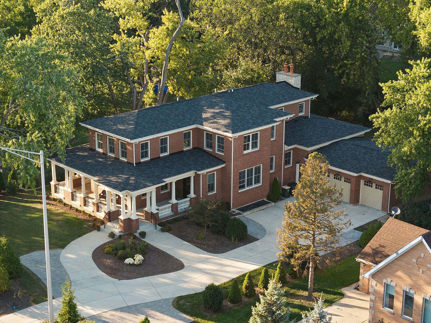 326 E Central Rd Arlington Heights, IL 60005 - Thumbnail 2