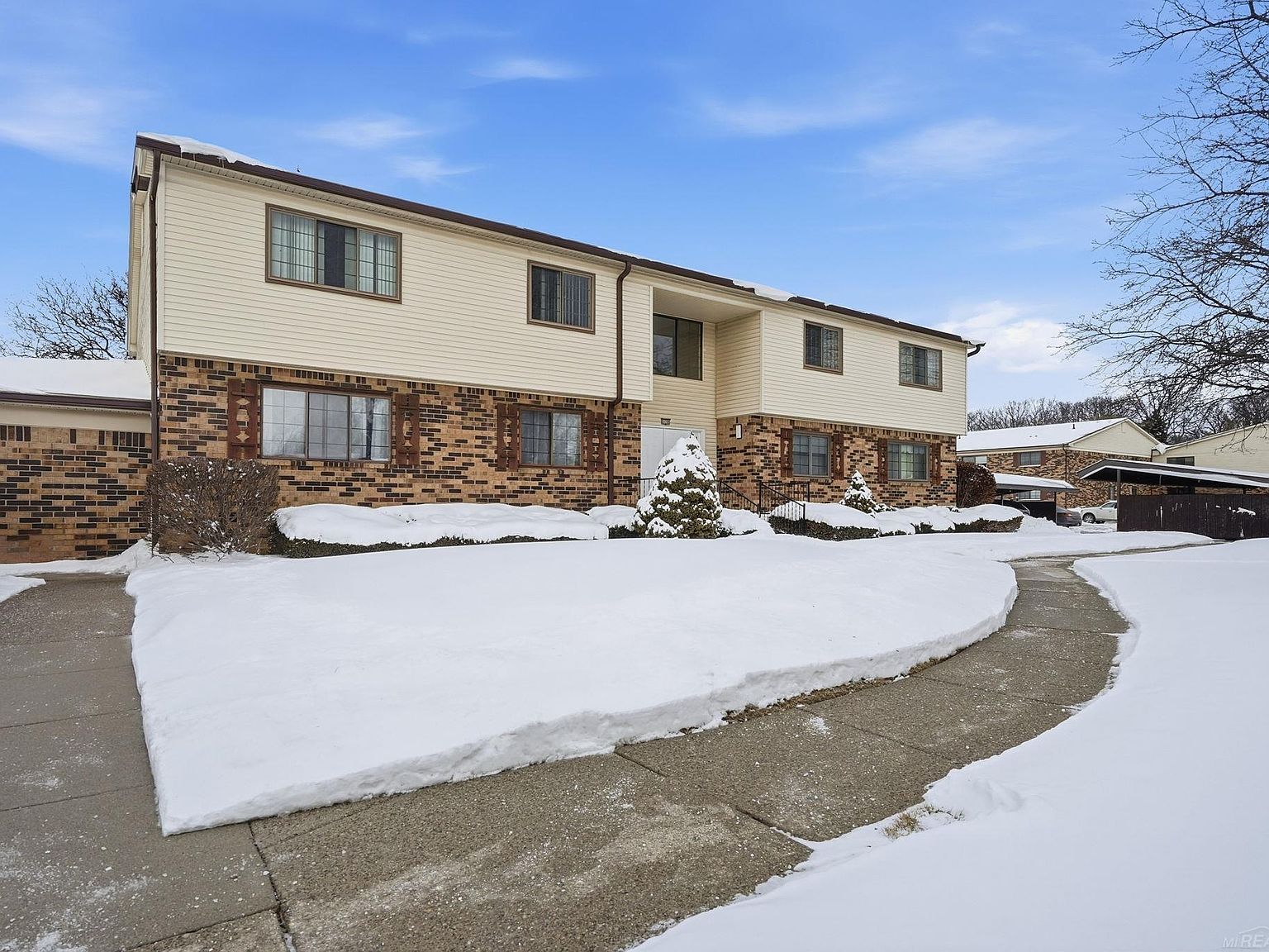 24100 Wildbrook Ct Southfield, MI 48034 - Thumbnail 2