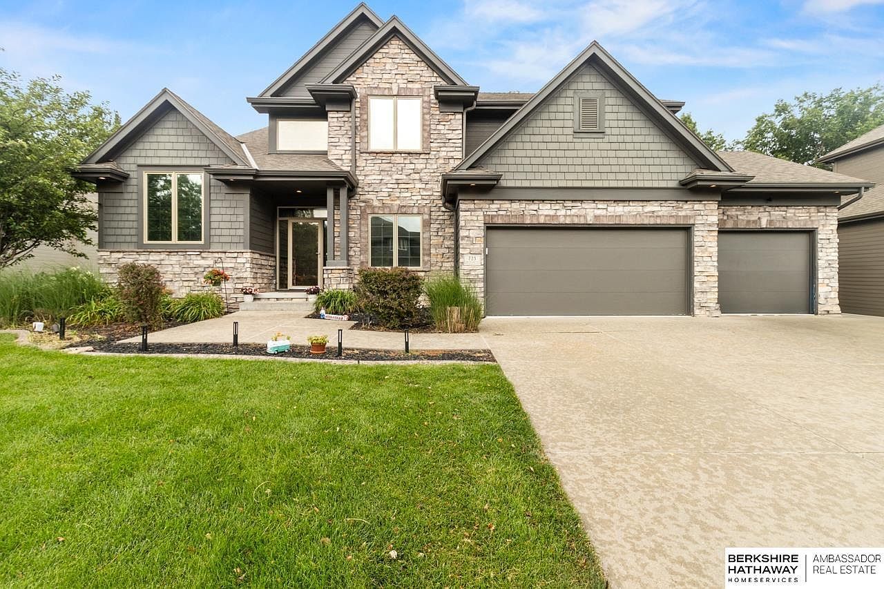 723 S 195th St Elkhorn, NE 68022 - Thumbnail 2