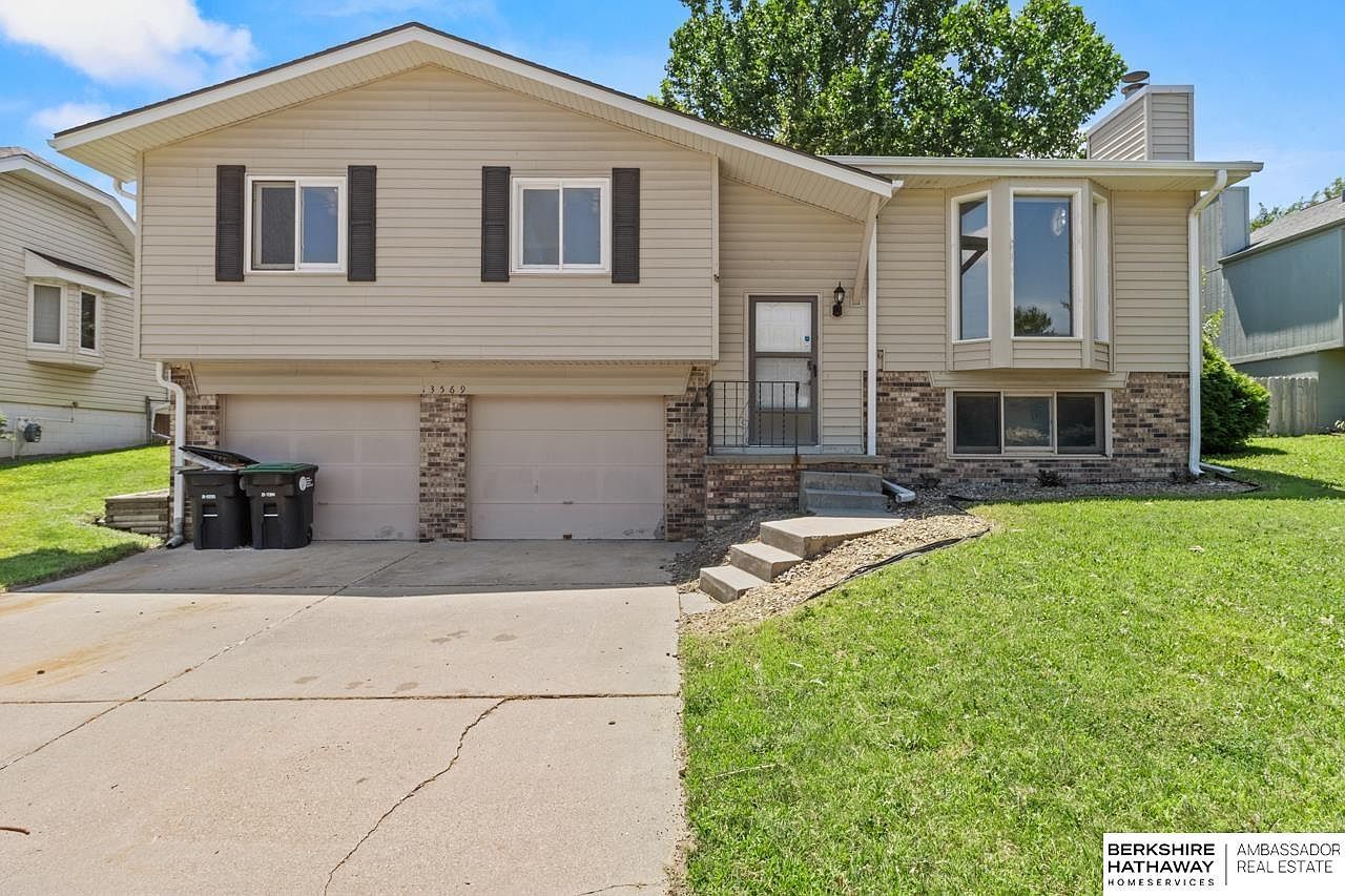 13569 Berry Cir Omaha, NE 68137 - Thumbnail 2