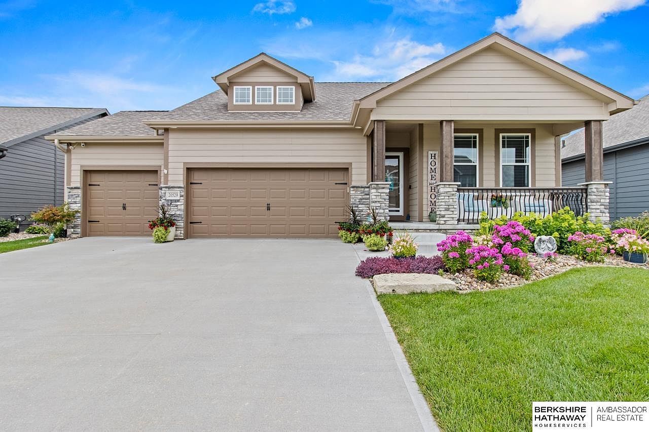 20529 D St Elkhorn, NE 68022 - Thumbnail 2