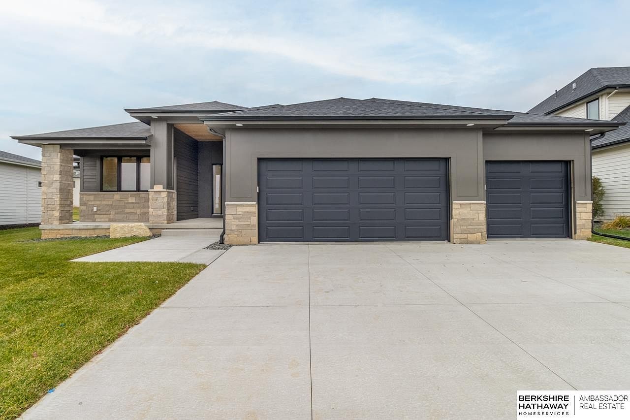 21052 Joseph St Elkhorn, NE 68022 - Thumbnail 2