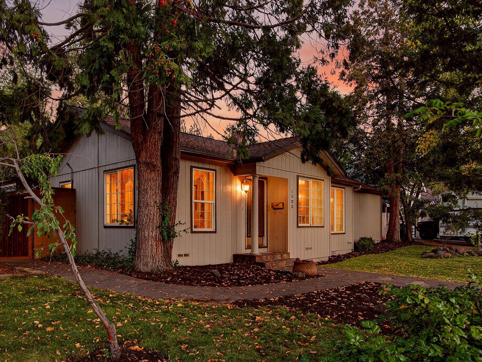 1532 NE 9th St Bend, OR 97701 - Thumbnail 2