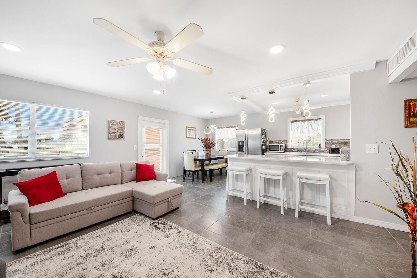 233 Seville Ct #J Delray Beach, FL 33446 - Thumbnail 2