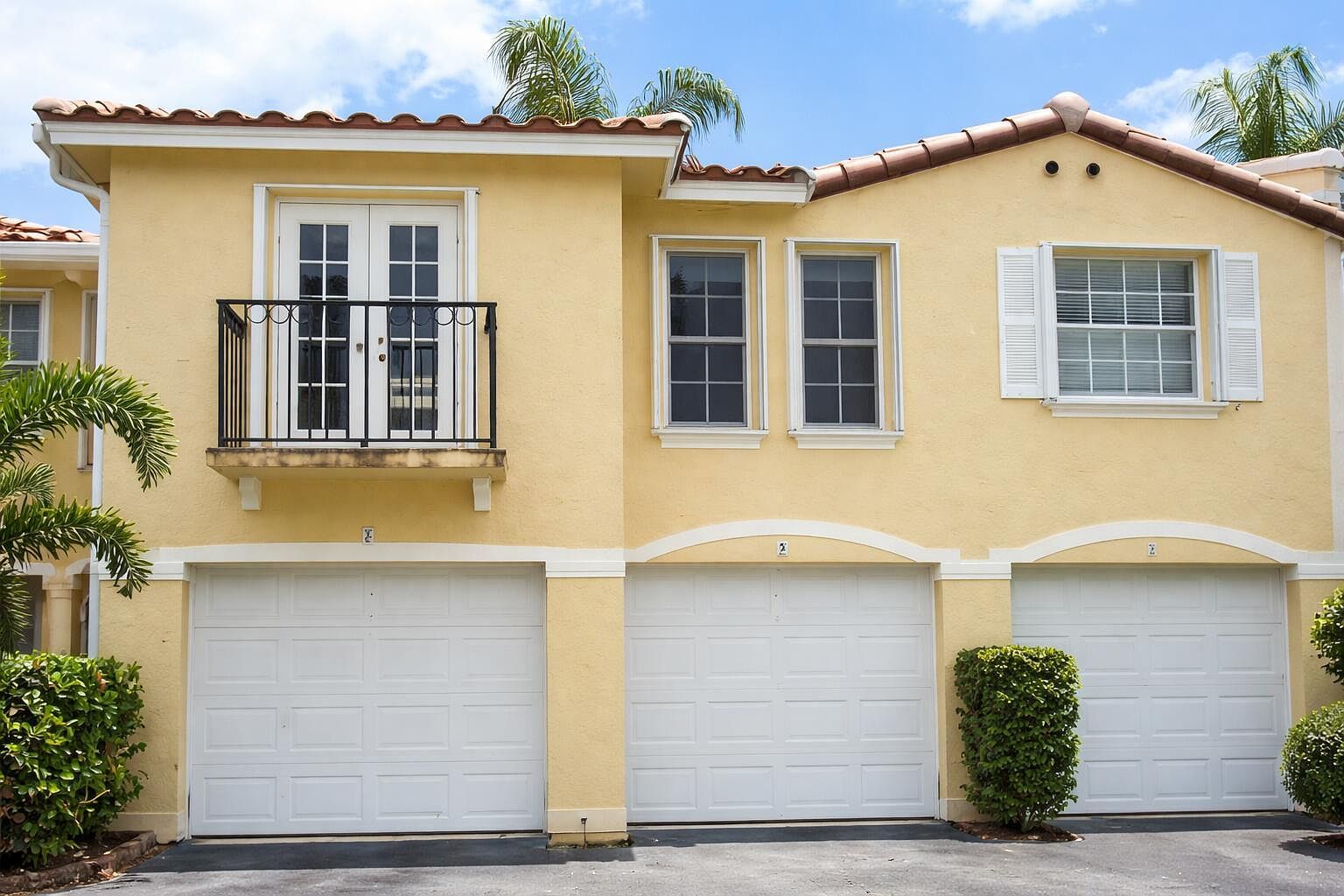 1030 Lake Shore Dr APT 206 Lake Park, FL 33403 - Thumbnail 2